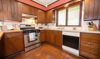 15 South Ln, Angola, NY 14006