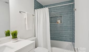 10016 Whitethorn Dr, Charlotte, NC 28277