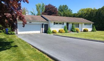 35 Dorchester Ln, Branford, CT 06405