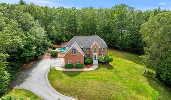 60 Camelot Dr, Bedford, NH 03110