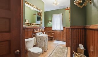 108 W Main St, Amherst, OH 44001