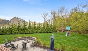 76 Woods Ln, Cranston, RI 02921