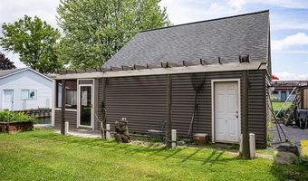 130 Delta Dr, Algonac, MI 48001