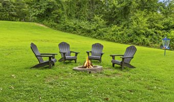 90 Railroad Lock Rd, Beattyville, KY 41311