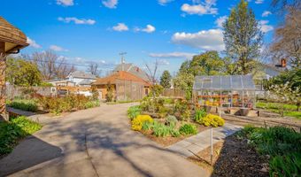 247 4TH St, Athena, OR 97813