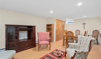 7 Restmere Ter, Middletown, RI 02842