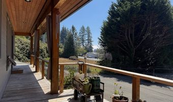 929 OLD COUNTY Rd, Brookings, OR 97415