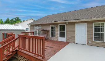 3840 Countryaire Dr, Ayden, NC 28513