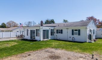 31 Darling St, Acushnet, MA 02743