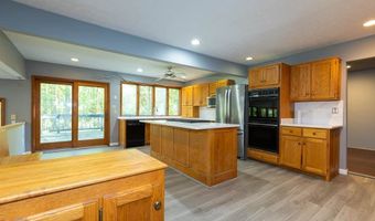 19121 Brewster Rd, Aurora, OH 44202