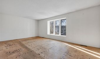 3 Newfield Ct, Ballwin, MO 63011