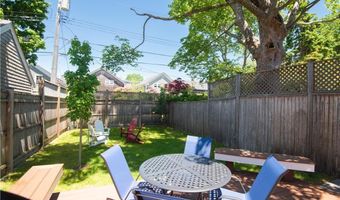 44 Hammond St, Newport, RI 02840