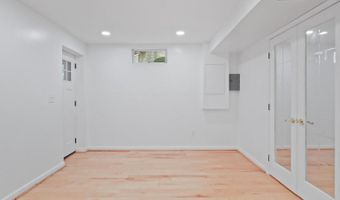 8463 MONARCH Ct, Annandale, VA 22003