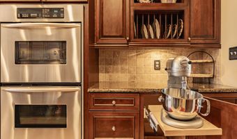 4930 Benthaven Dr E, Bargersville, IN 46106