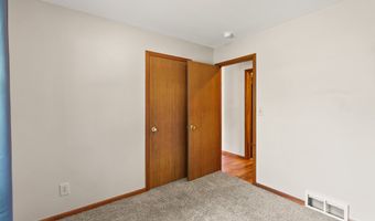 5423 Norris St, Ames, IA 50014
