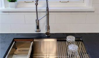 1867 Triplett Blvd, Akron, OH 44312