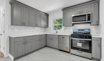 136 Pacific Ave, Beachwood, NJ 08722