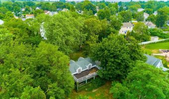92 Compton St, Belford, NJ 07718