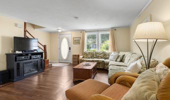 405 Village Dr, Bourne, MA 02532