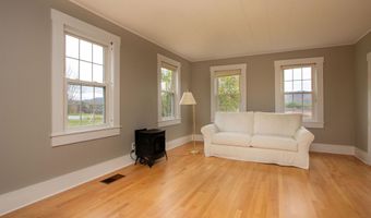 391 Bimson Dr, Barnet, VT 05821