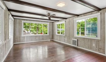 79 Spencer St, Agawam, MA 01001