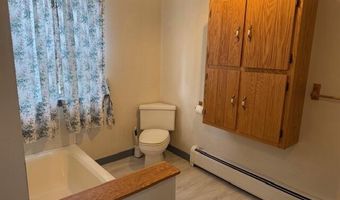 14 Lakeshore Dr, Belgrade, ME 04917