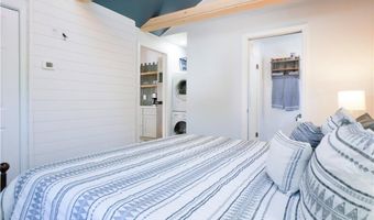 38 Hilltop Ave Cottage, Middletown, RI 02842
