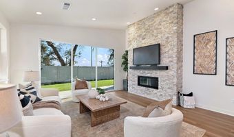 2 W Pine St, Altadena, CA 91001