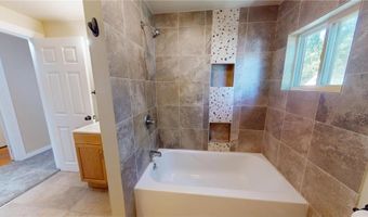 705 Glenview Dr, Albert Lea, MN 56007