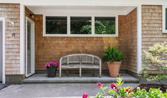 19 Preston Dr, Barrington, RI 02806