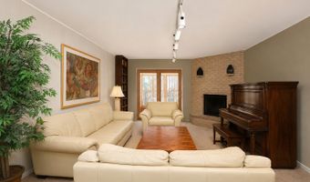 917 W Army Trail Blvd, Addison, IL 60101