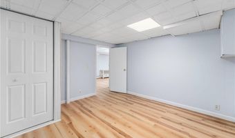 84 Hickory Dr, East Greenwich, RI 02818