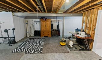 8110 Wolf Rd, Alton, IL 62002