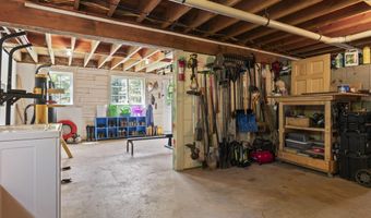 11 Old County Rd, Appleton, ME 04862