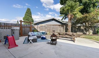 2172 FIRESIDE Ct, Springfield, OR 97477