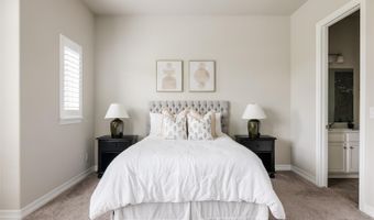 27430 E Lakeview Dr, Aurora, CO 80016