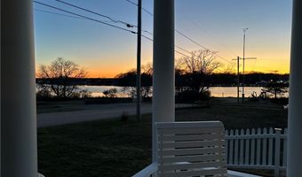439 Wandsworth St, Narragansett, RI 02882