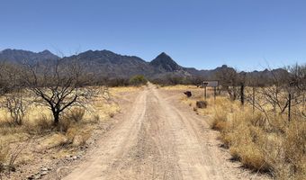 225 W Hawk Way, Amado, AZ 85645