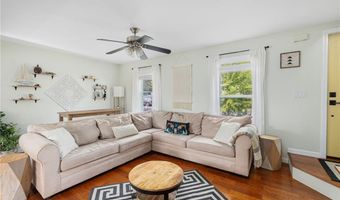121 Spofford Ave, Warwick, RI 02888