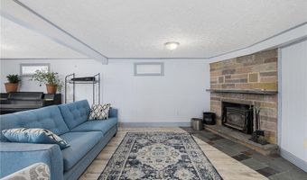 112 Center Ave, Middletown, RI 02842