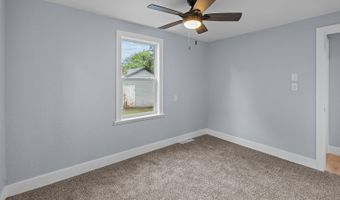 1003 S Rinker Ave, Aurora, MO 65605