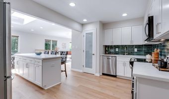 8702 PAPPAS Way, Annandale, VA 22003