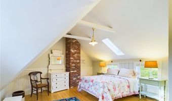 1087 Lakeside Dr, Block Island, RI 02807