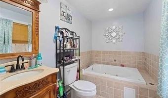 18 Calef St, Cranston, RI 02920