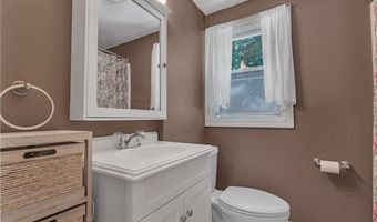 27 Fairway Dr, North Kingstown, RI 02852