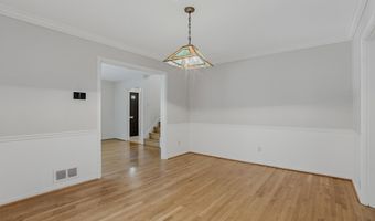 7607 MARYKNOLL Ave, Bethesda, MD 20817