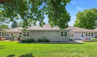 2051 Arbor Rdg, Brookings, SD 57006