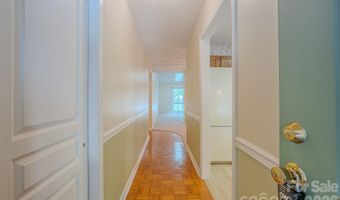 902 Woodlea Ct, Asheville, NC 28806