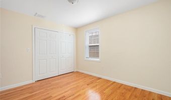 18 Cross St, East Providence, RI 02914
