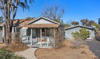 245 W Kalmia St Unit 1 & Unit 2, Fallbrook, CA 92028